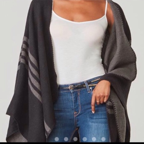 BB Dakota Accessories - New BB Dakota Poncho - Brand New - Black & Gray